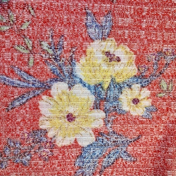 NEW W5 Tunic Top Large Sleeveless Faded Red Floral Gold Blue Greens Buttons - Picture 13 of 16